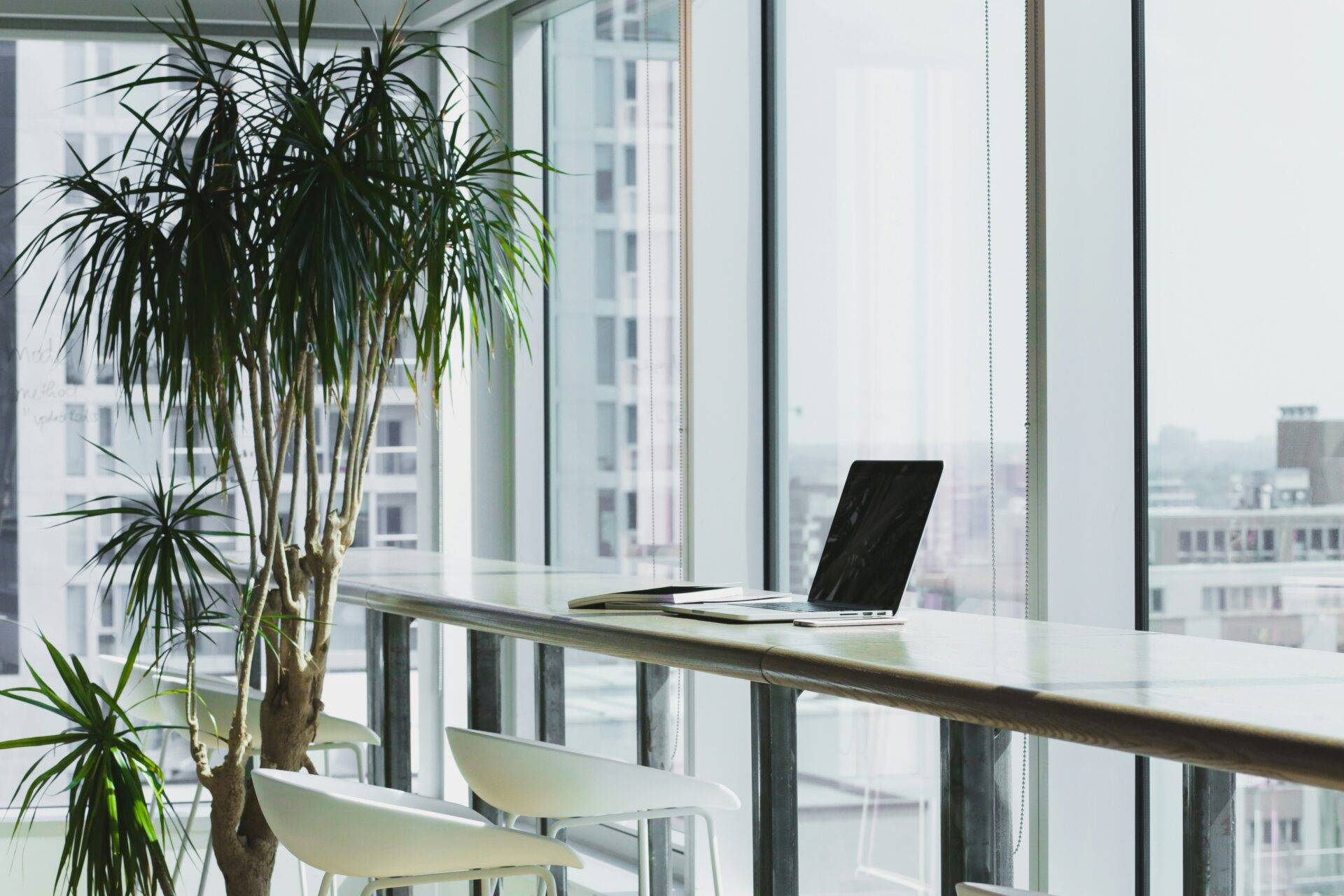 how to start a hotel business in dubai uae